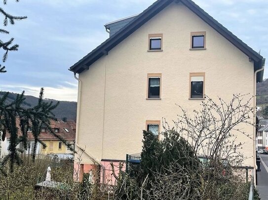 Zentral und doch ruhiges Einfamilien-Wohnhaus mit Parkplatz und Garten in Kirn / Hunsrück, nur 600 Meter bis ins Zentrum