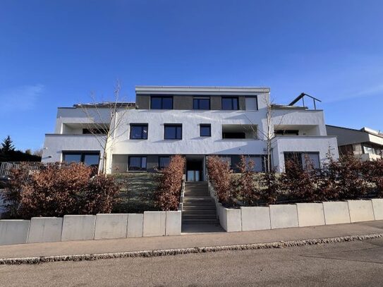 Neuwertige 4-Zimmer-Wohnung mit Balkon und Terrasse in ruhigem Wohngebiet