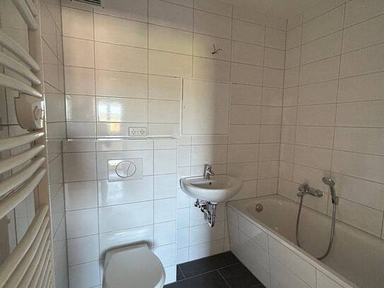 Nettokaltmiete exkl. Betriebskosten, for rent at Dr.-Otto-Nuschke-Straße 11 , Heidenau (01809)