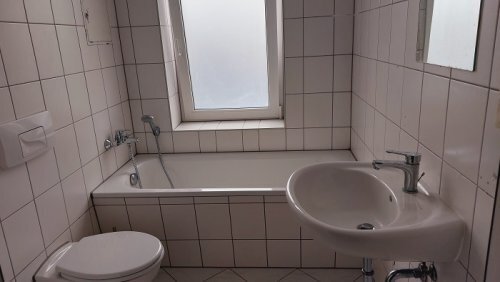 Chemnitz: Familienwohnung mit Tageslichtbad Dusche und Wanne sowie toller Raumaufteilung