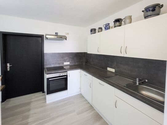 Helle 2 Zimmerwohnung mit Einbauküche in ruhiger Wohnlage!