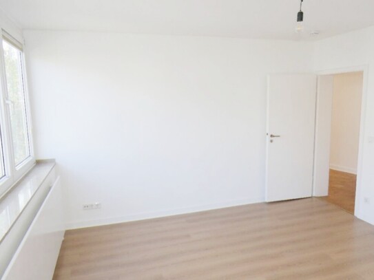 Düsseldorf-Grafenberg: 4-Zimmer-Wohnung mit Einbauküche, Balkon und Garage in bevorzugter Lage!