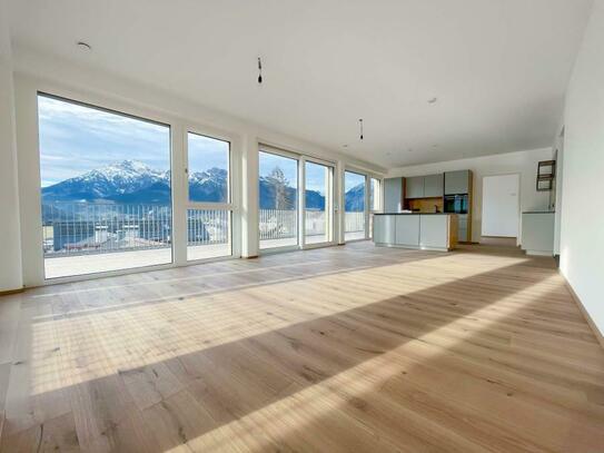 Panorama Living de luxe: Exklusive Dachgeschosswohnung in zentraler Lage