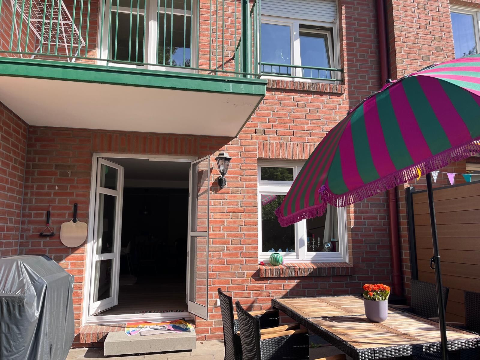Charming Townhouse in Hamburg-Rissen – Close to S-Bahn & Town Center