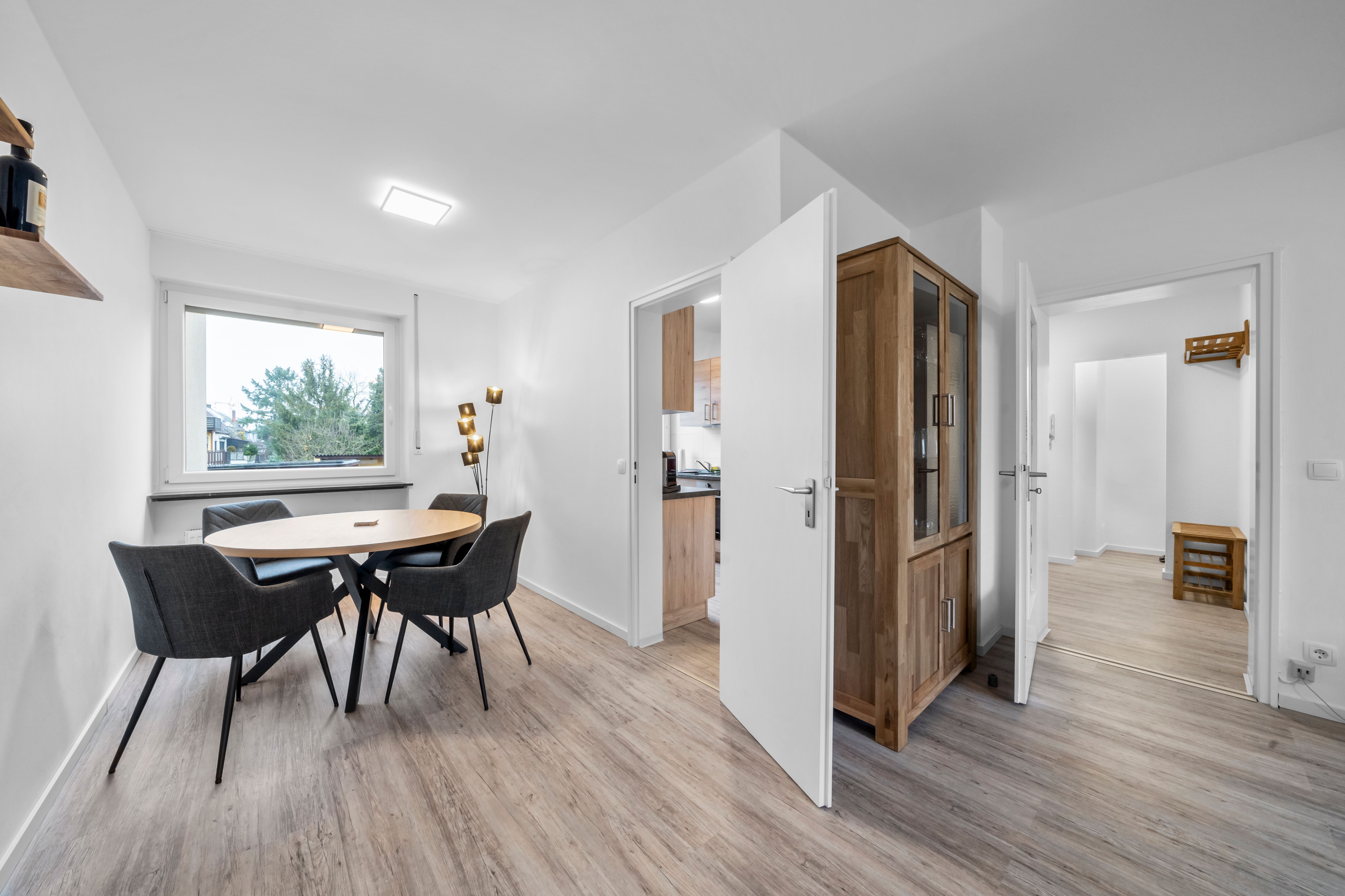                                                               Top-Lage: Exklusive 2-Zi. Whg. komplett m&ouml;bliert, frisch saniert                                                       in Schoppershof (Nürnberg)