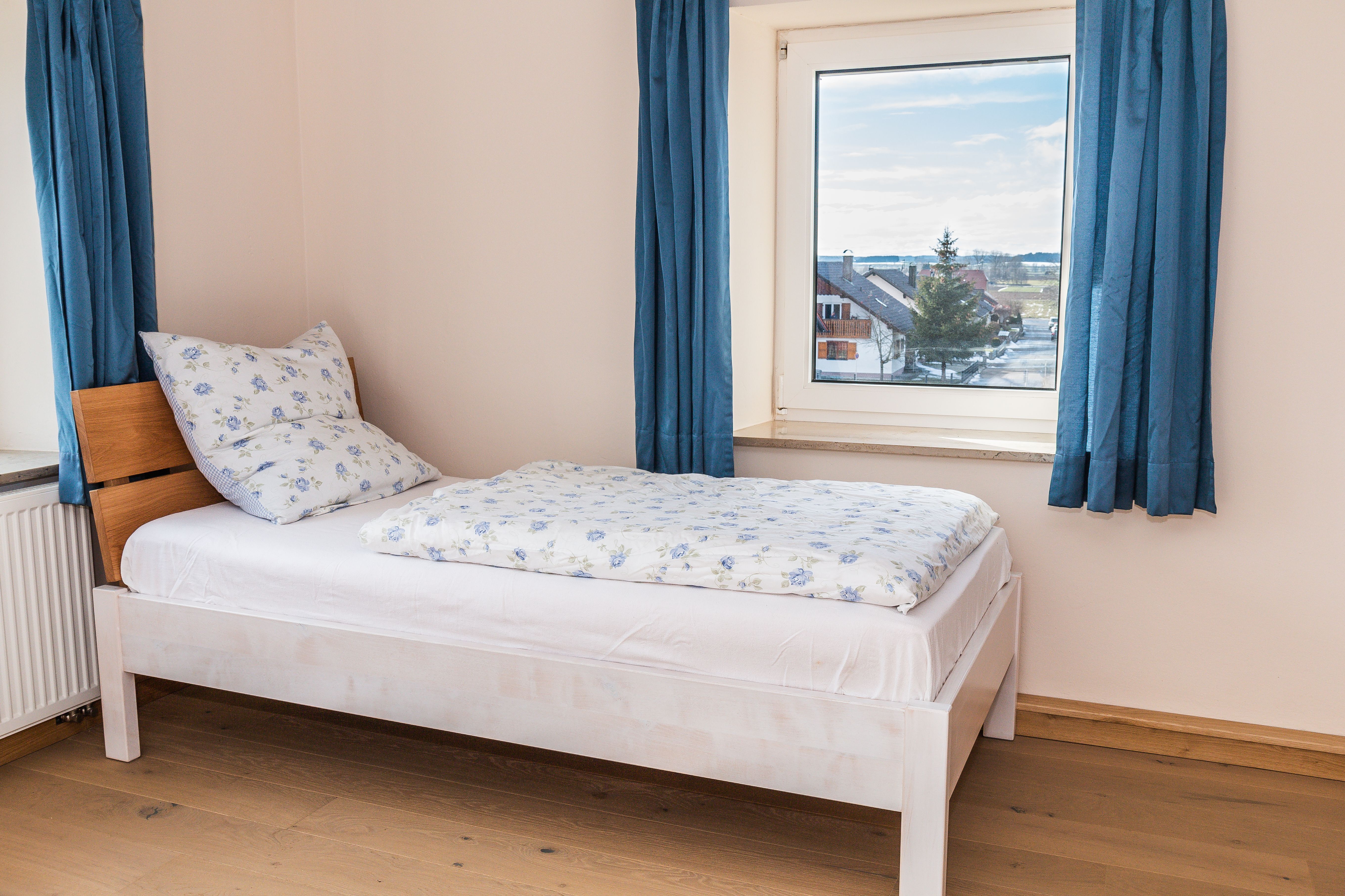                                                               Ger&auml;umiges Wohnhaus in Buch                                                       in Buch (Nürnberg)