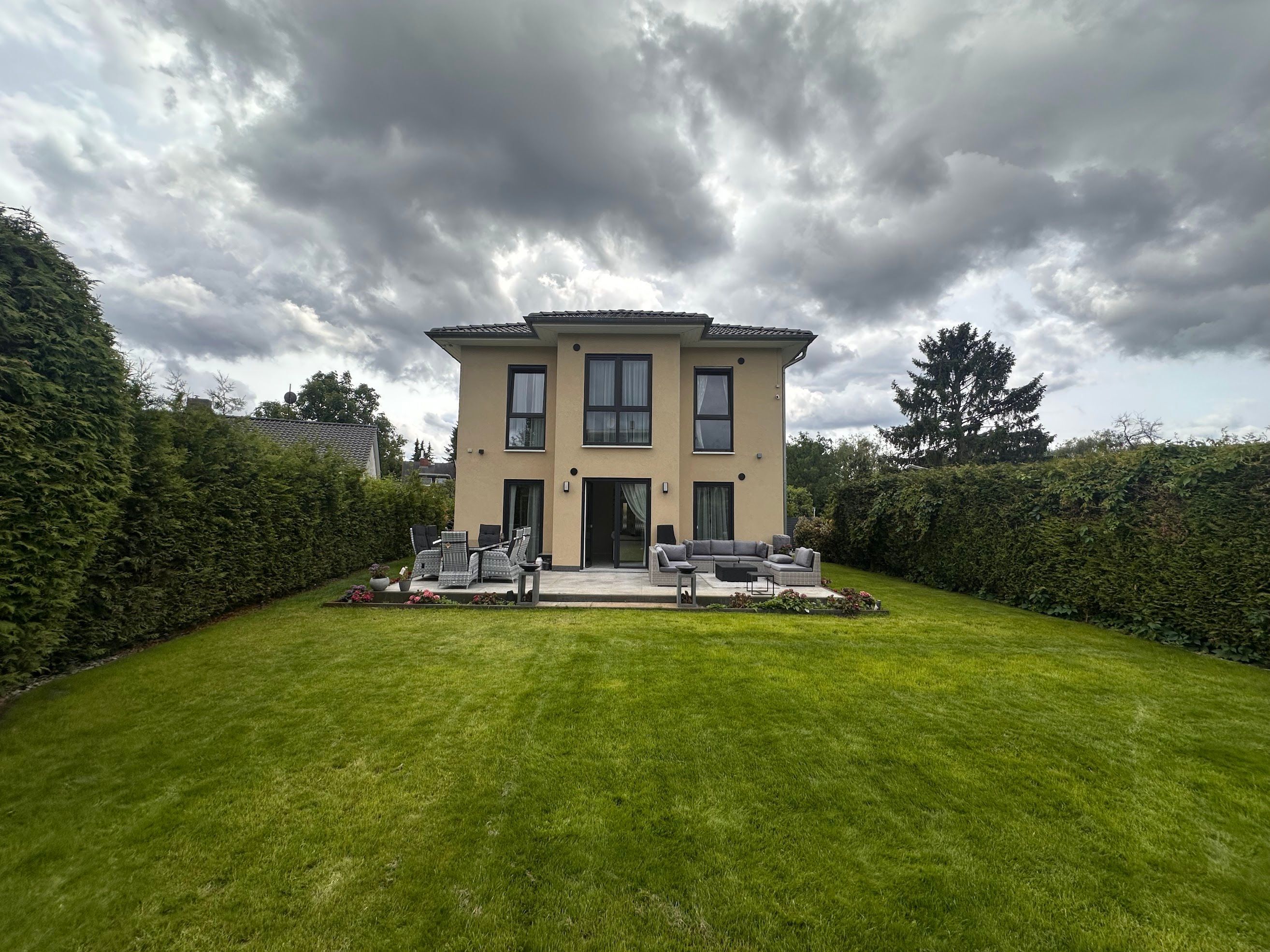 Modern Detached House with Large Garden & Terrace – Quiet, Central Location in Spandau