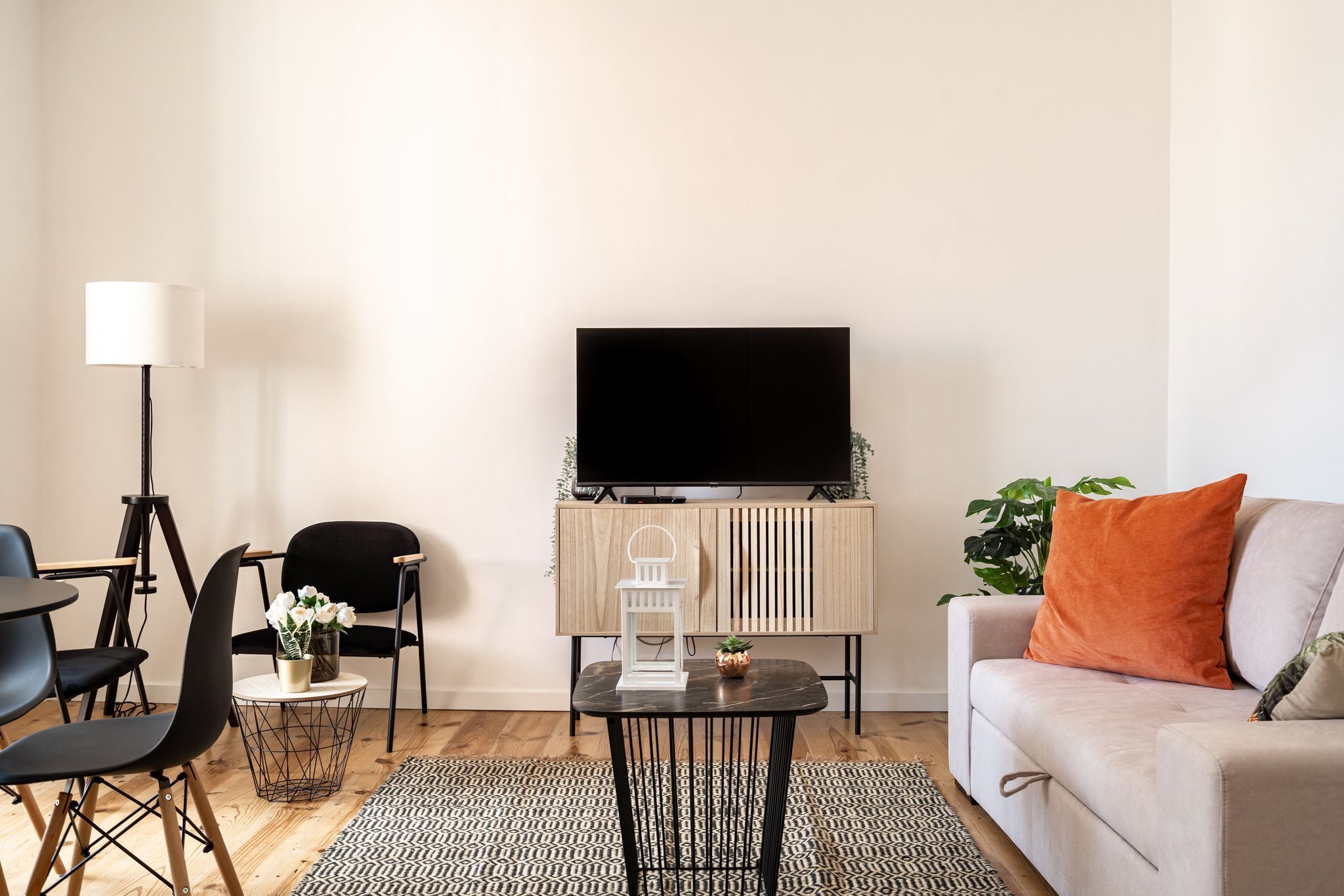                                                               Mace Orange Apartment, Penha de Fran&ccedil;a, Lisbon                                                       in Dom (Würzburg)