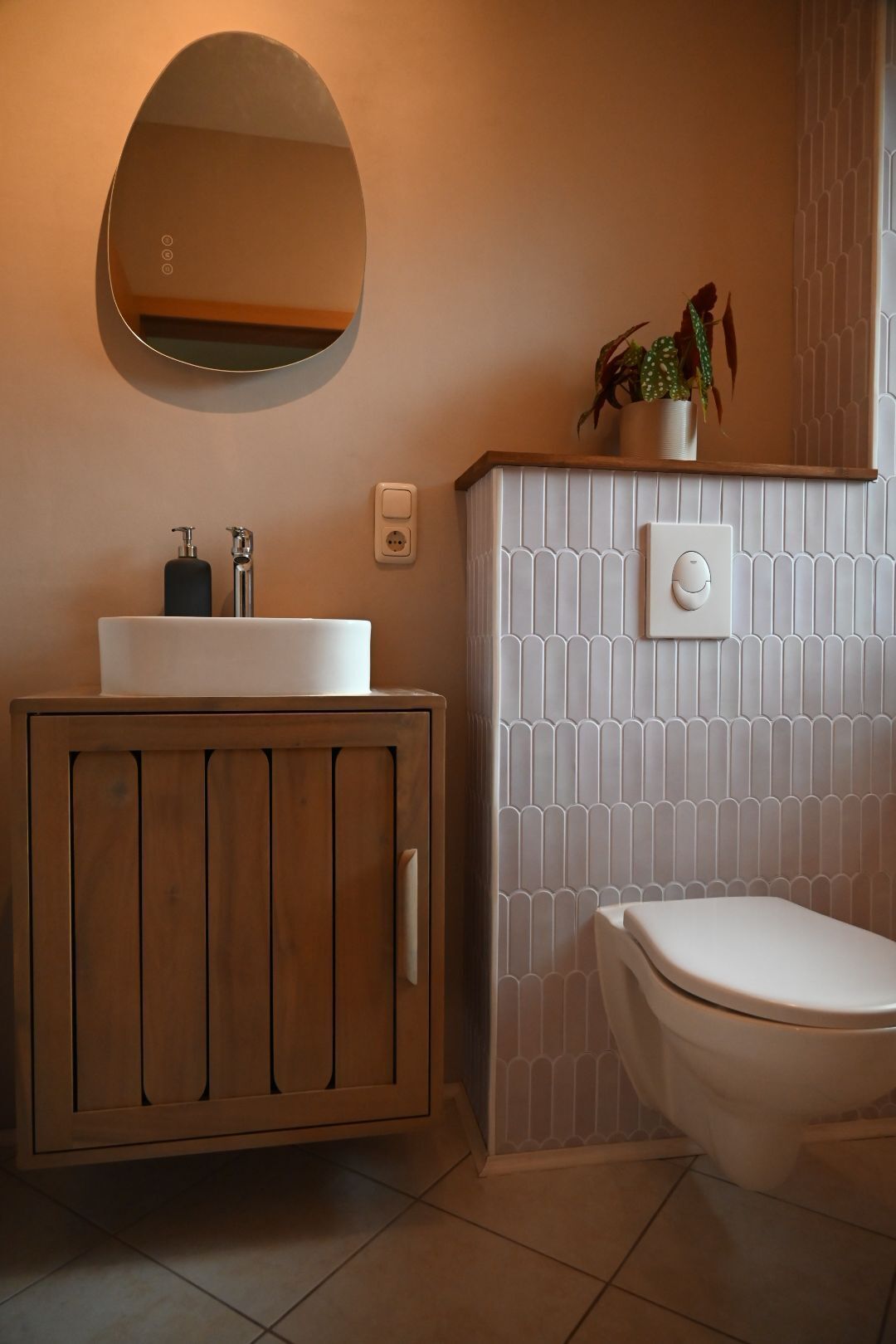 Charming and furnished detached house with beautiful garden, 20 minutes from Tesla, basement + carport