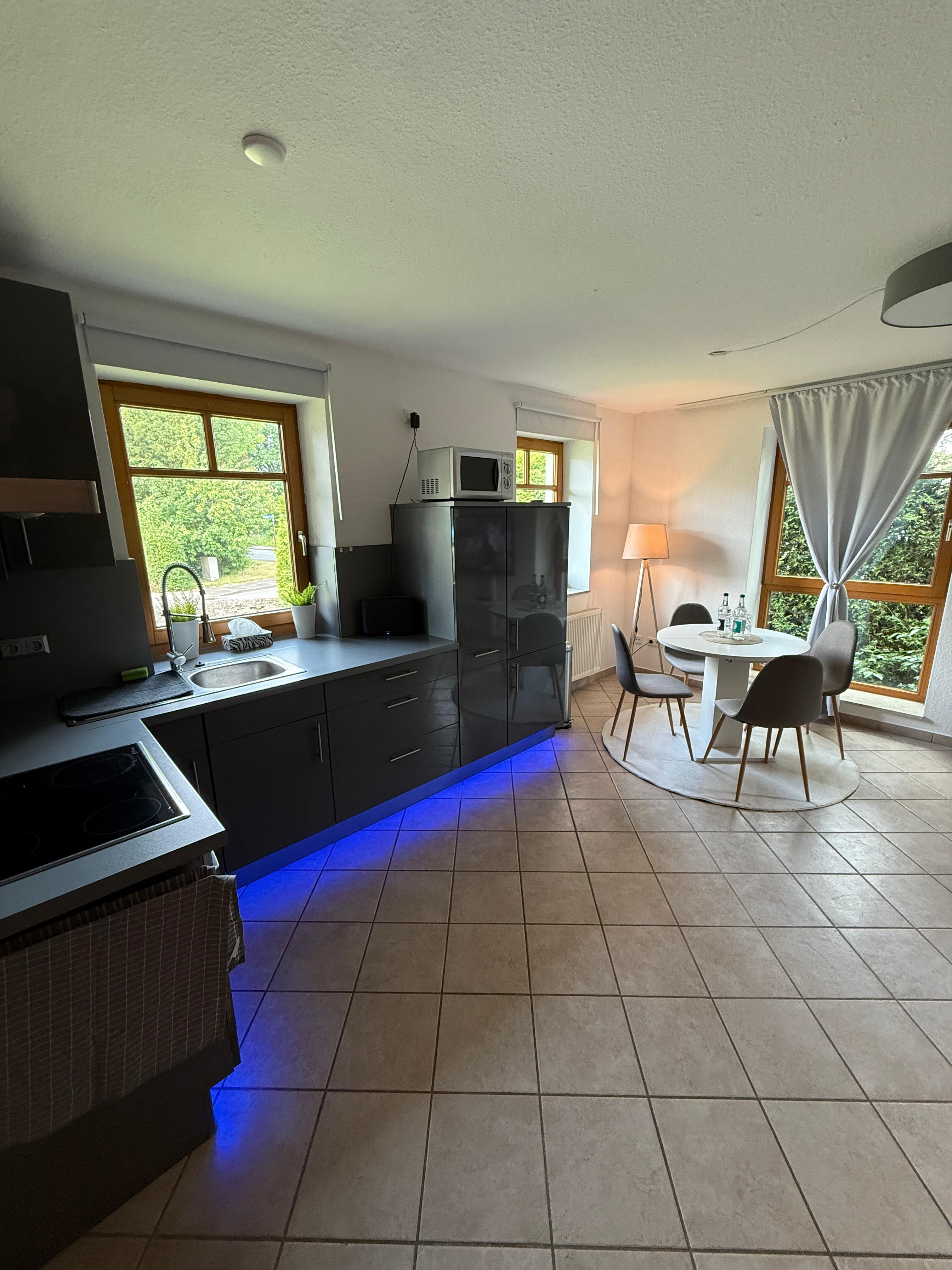                                                               NEU: Klimatisierte vollm&ouml;blierte Maisonette-Wohnung mit E-Auto Ladem&ouml;glichkeit,&hellip;                                                       in Berg (Landshut)