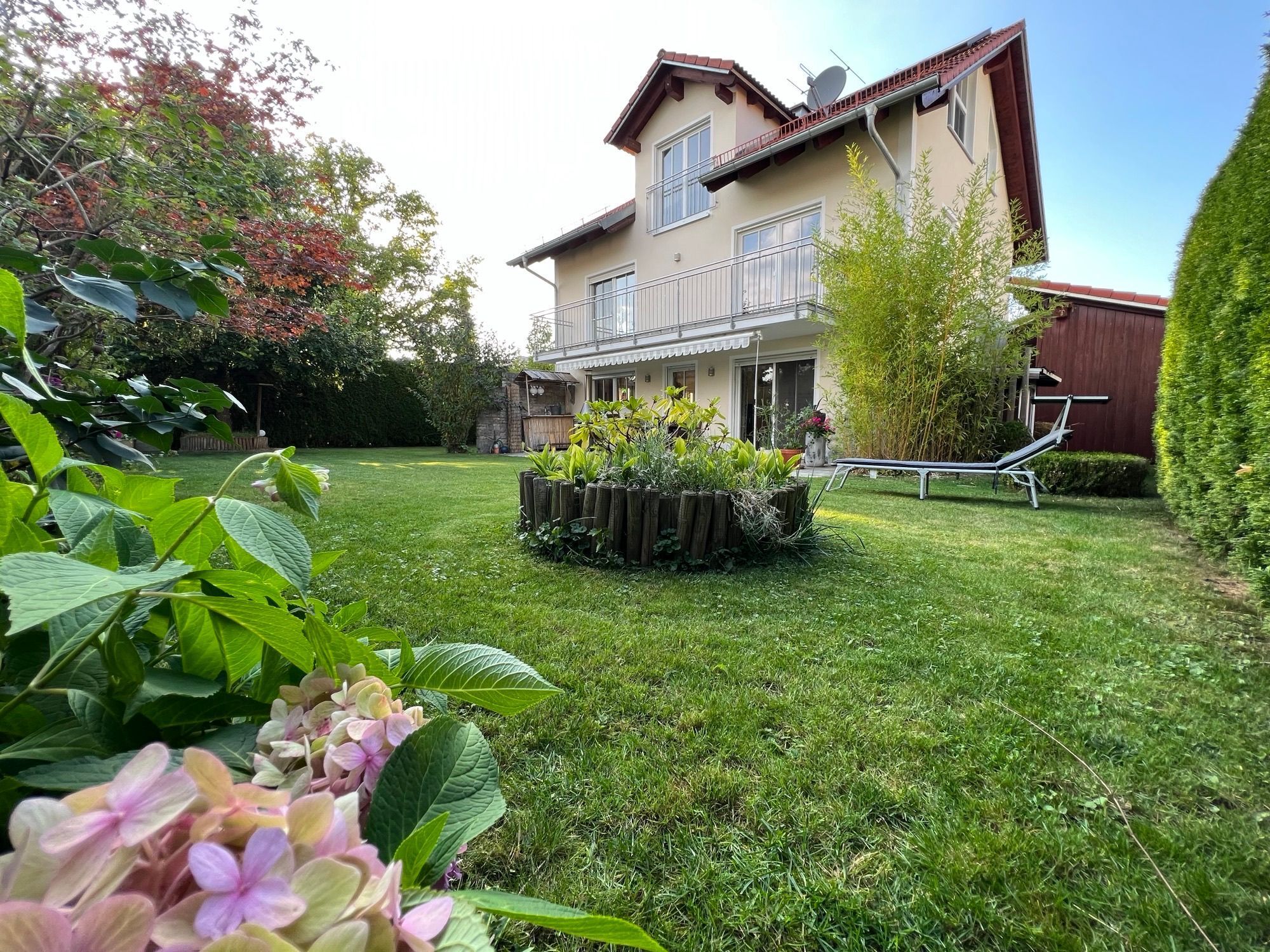                                                               Elegantes freistehendes Wohnhaus vor den T&uuml;ren von M&uuml;nchen                                                       in Hohenbrunn (München)
