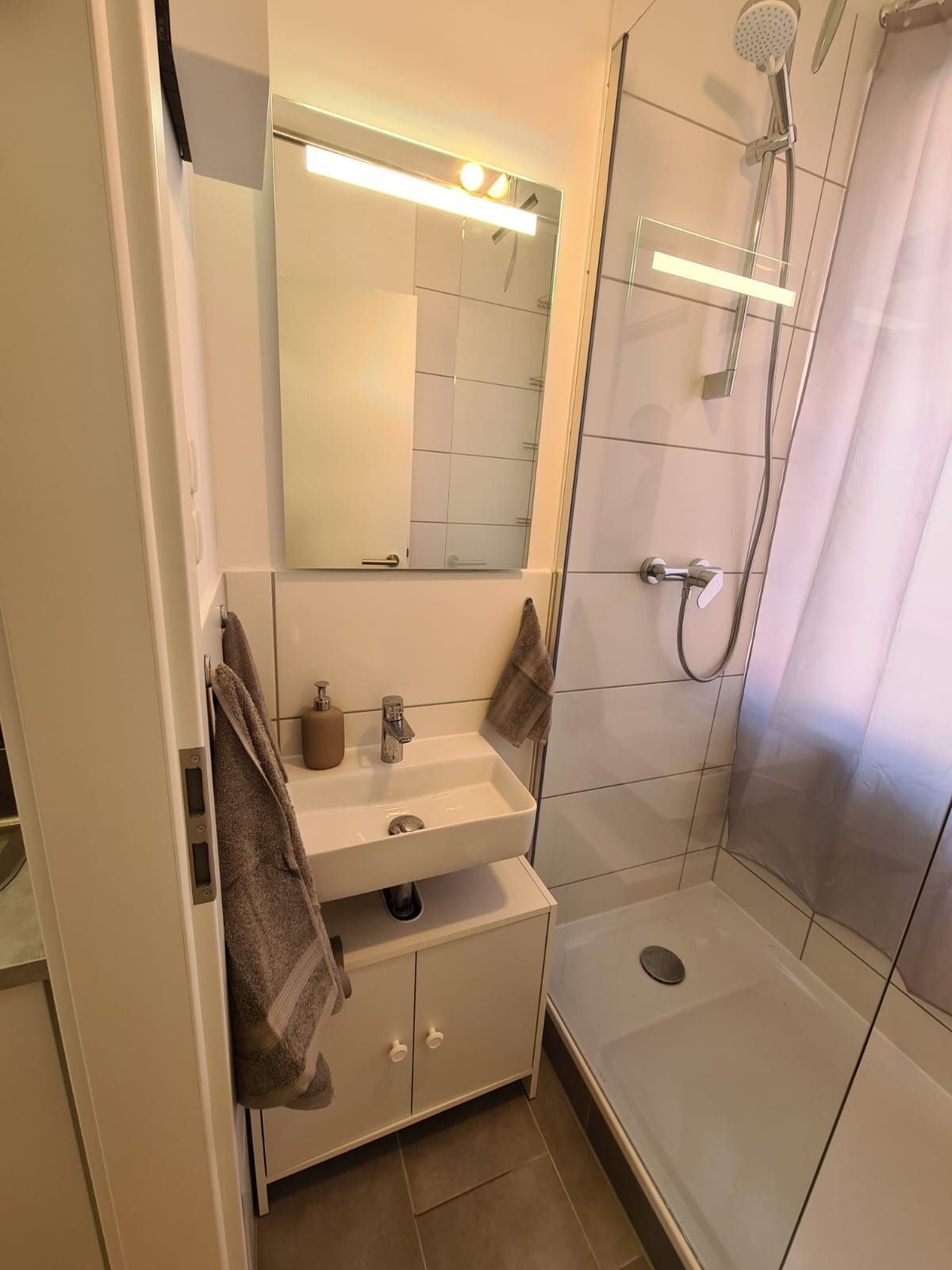                                                               Stilvolles 2-Zimmer Apartment - Direkt an der Klinik, Erstbezug nach Kernsanier&hellip;                                                       in Bielingplatz (Nürnberg)