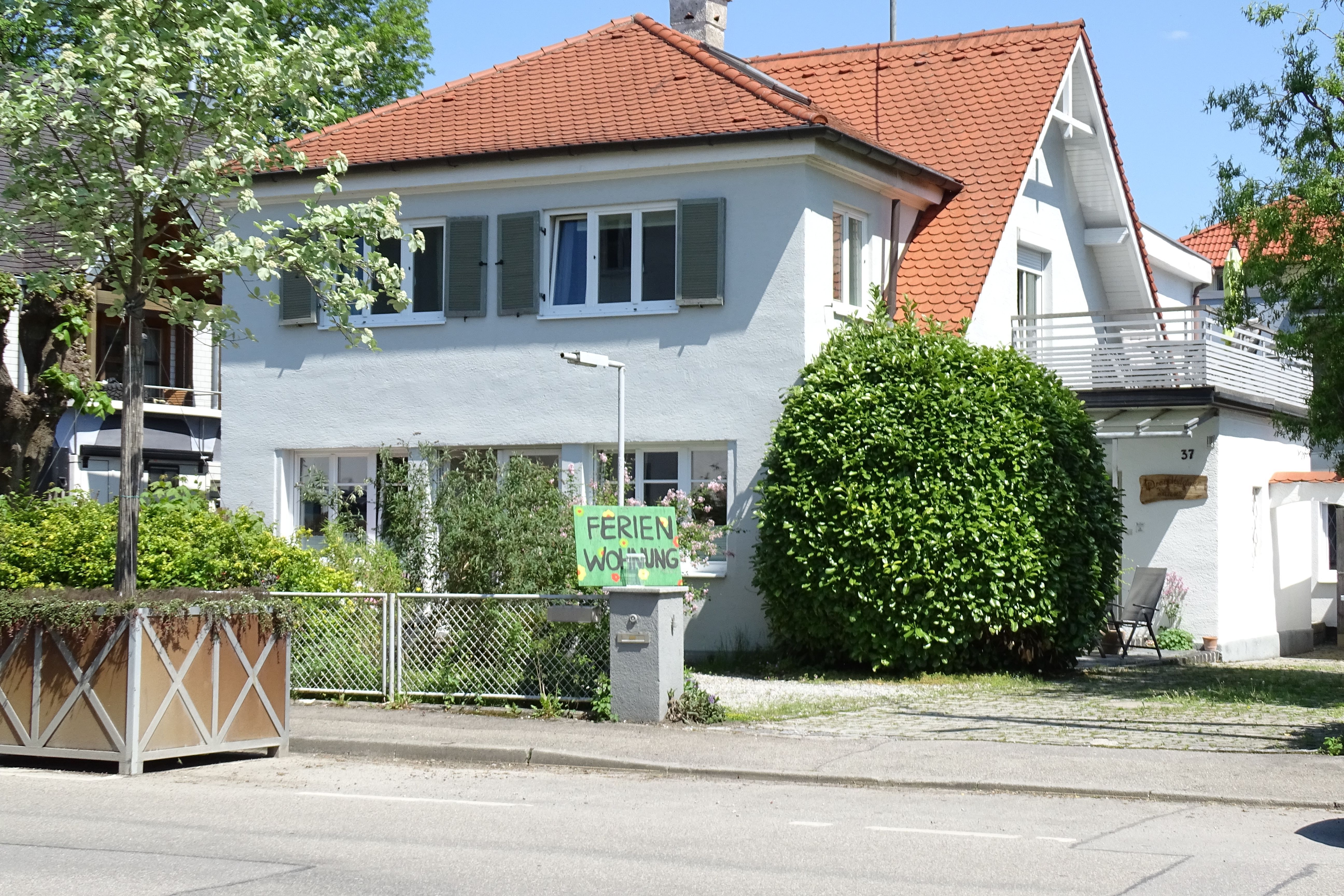                                                               Wundersch&ouml;ne Wohnung mit eigenem Eingang gegen&uuml;ber der Herrschinger Promenade                                                       in Herrsching am Ammersee (Starnberg)