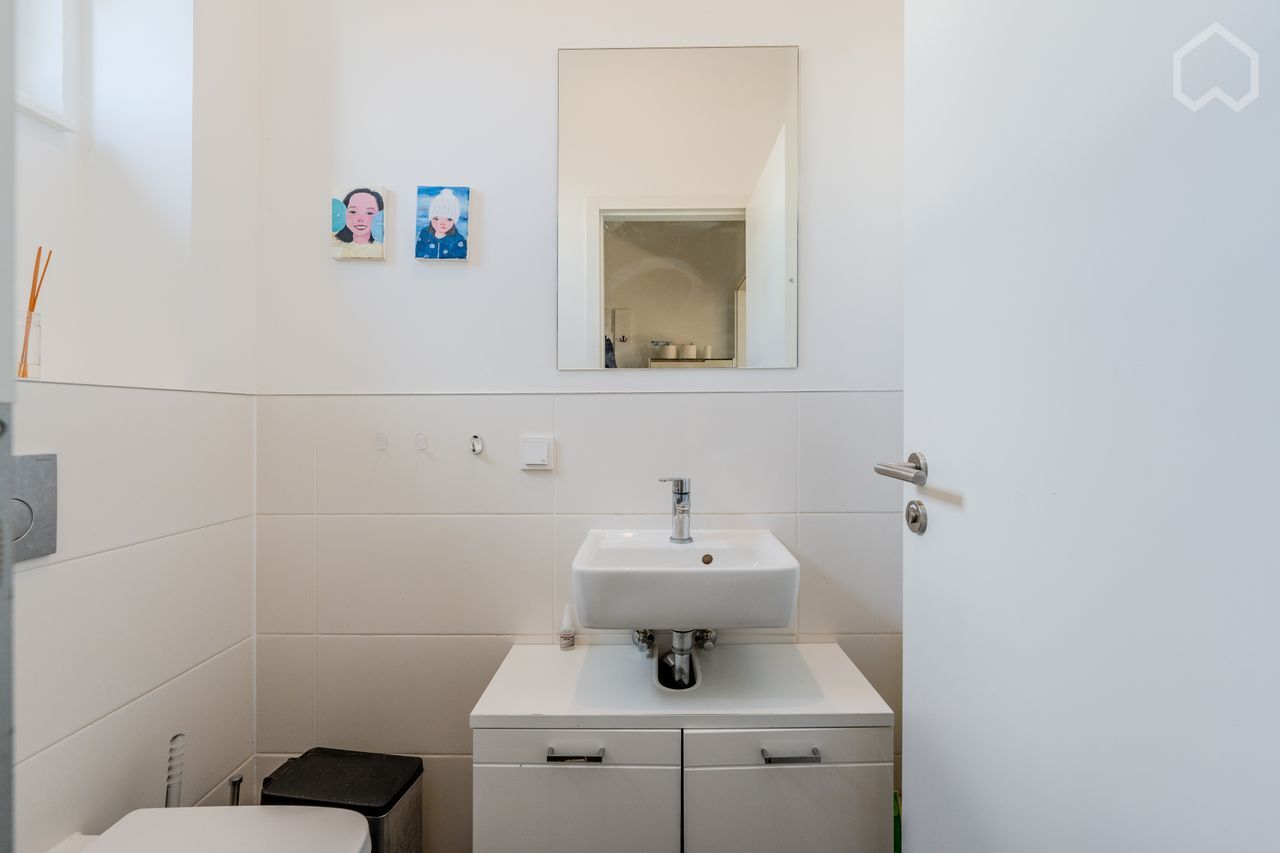 Chic Weißensee Townhouse with Private Garden and Work-from-Home Spaces, Berlin - Amsterdam Apartments for Rent