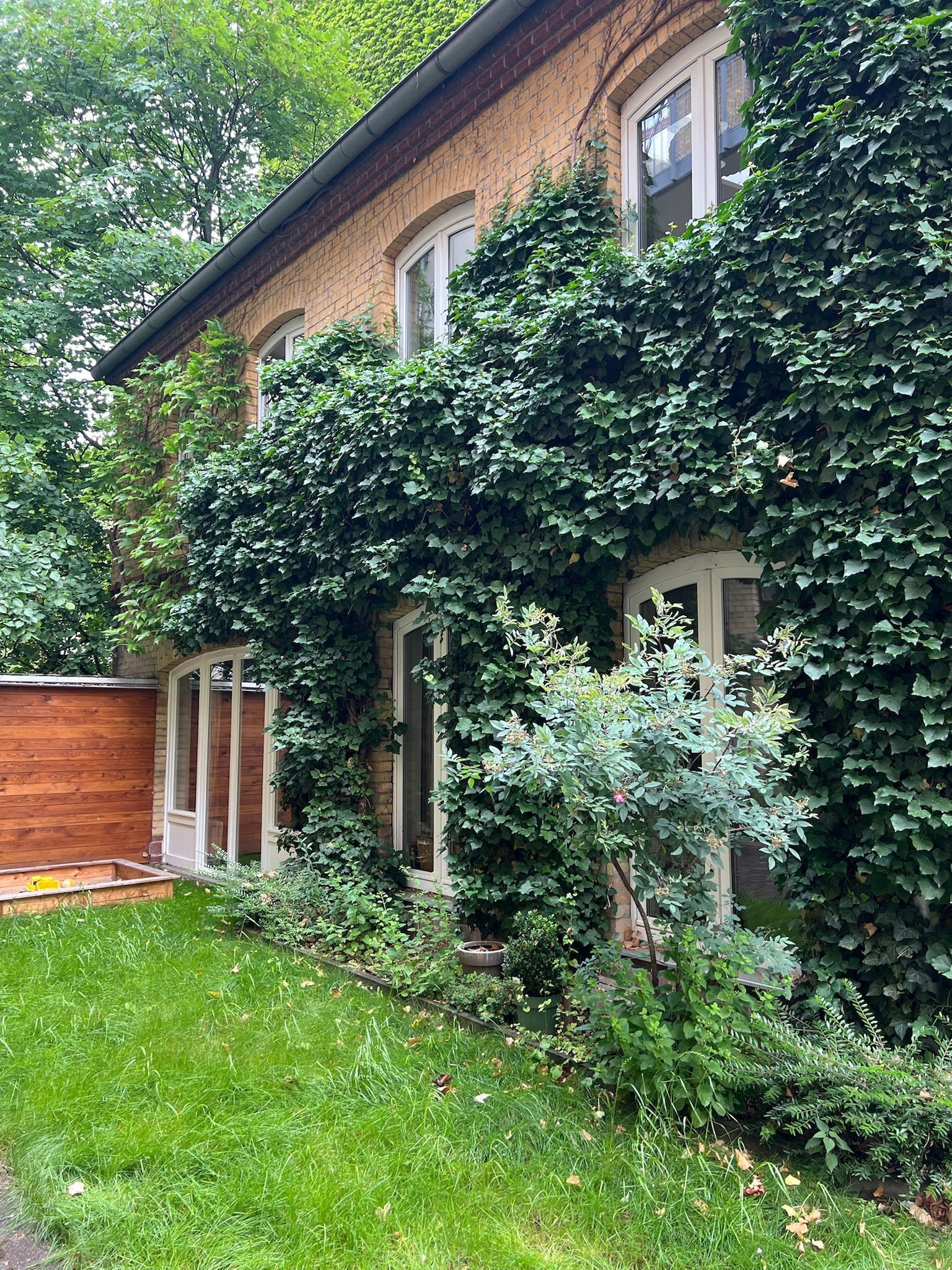 House in the heart of Prenzlauer Berg – Charming coach house with garden and terrace