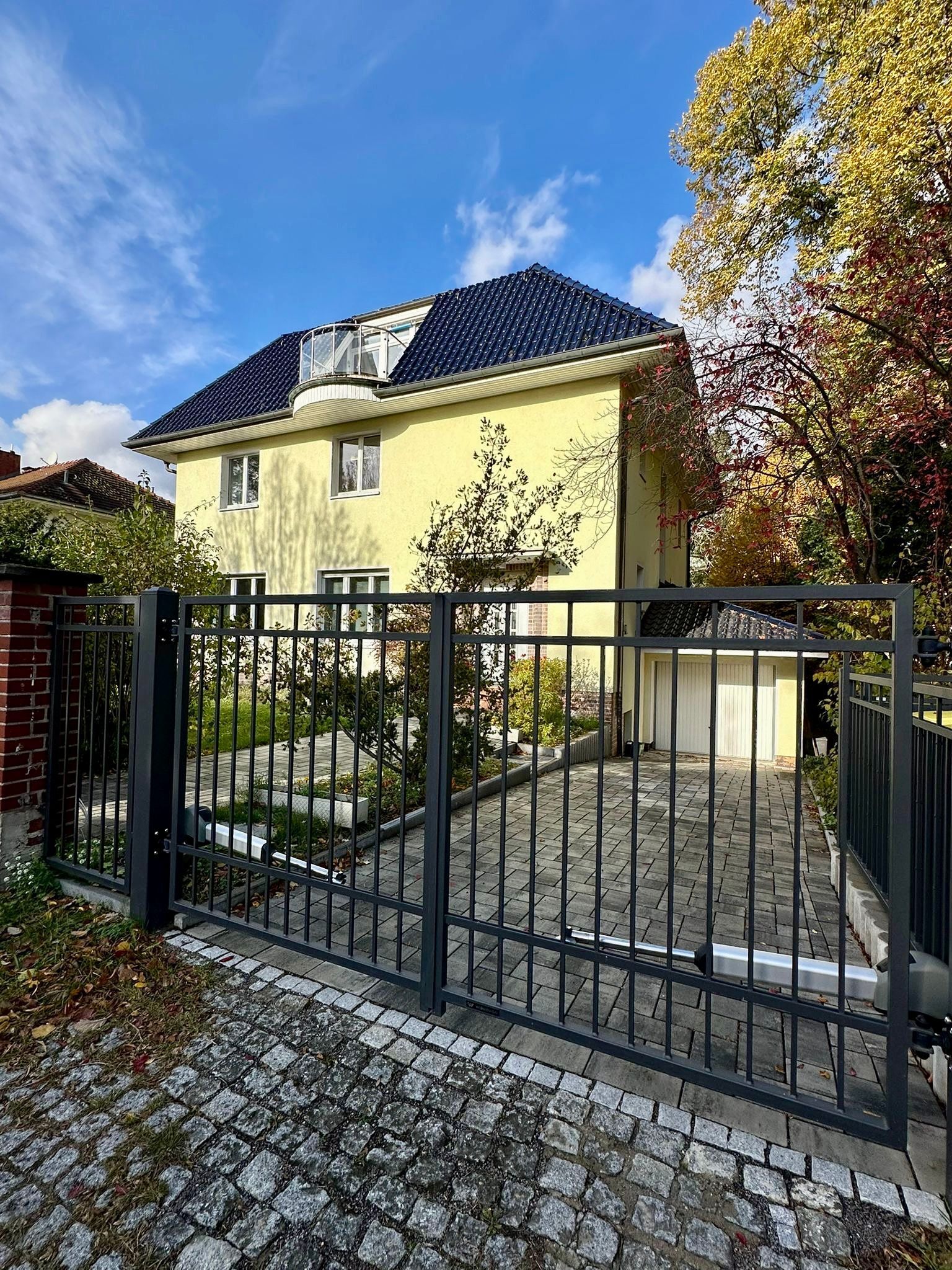 Elegant 200 m² Maisonette with Terrace, Garden Access, Fireplace & Private Gym in Berlin Westend