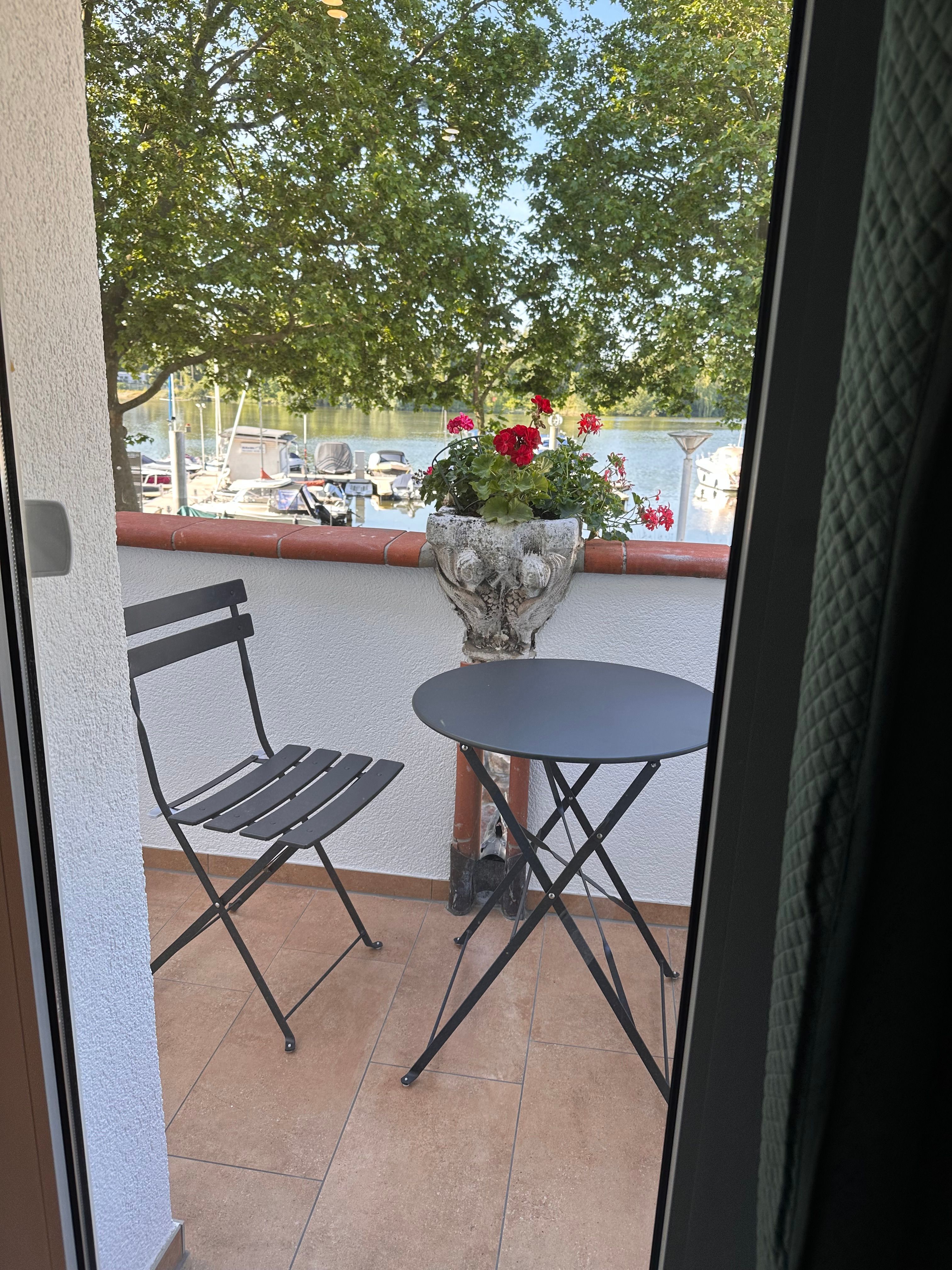                                                               Achtung! Die google Fotos sind nicht aktuell. Das Haus ist bereits seit 2023 fe&hellip;                                                       in Schierstein (Wiesbaden)