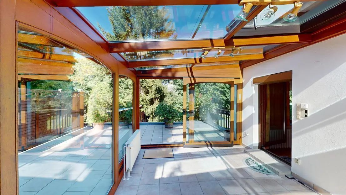 Centrally located yet quiet detached house with a beautiful large garden and urban infrastructure