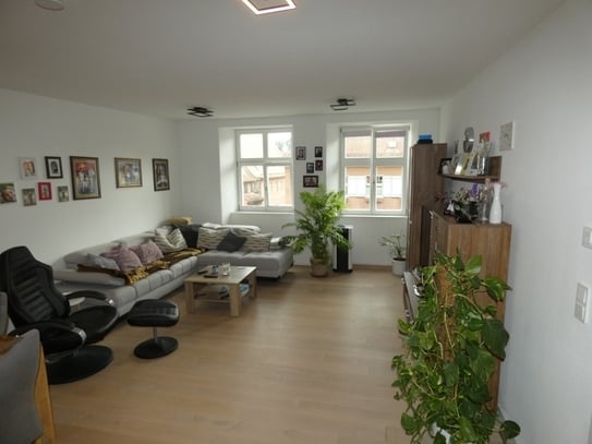 Moderne 2,5-Zimmer-Wohnung mit EBK in kernsaniertem Altbau Whg4 – ab sofort frei