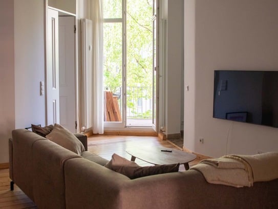 Family or co-living on 135 sqm: spacious apartment with 2 bathrooms and 2 balconies in Friedrichshain./ Familie oder Co…