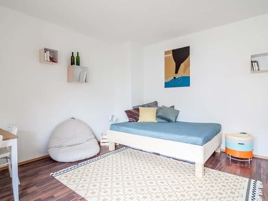 Sheila: Studio Apartment mit Balkon in Charlottenburg