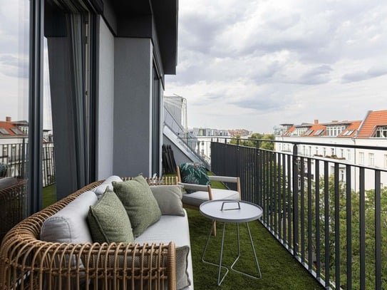 Beautiful 5 rooms and 2 balconies in a top location in Prenzlauer Berg