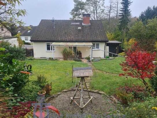 Bexbach - Topgepflegter Satteldachbungalow in idyllischer Stadtrandlage von Bexbach