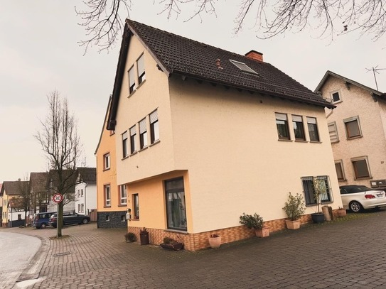 Hungen - Einfamilienhaus - renoviert & gepflegt mit Dachterrasse in Hungen OT