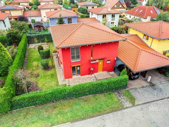 Ahrensfelde - Massivhaus mit Garage