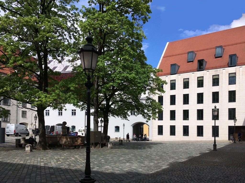 München - Zentral in München: moderne Wohnung im alten Hof in Erbpacht
