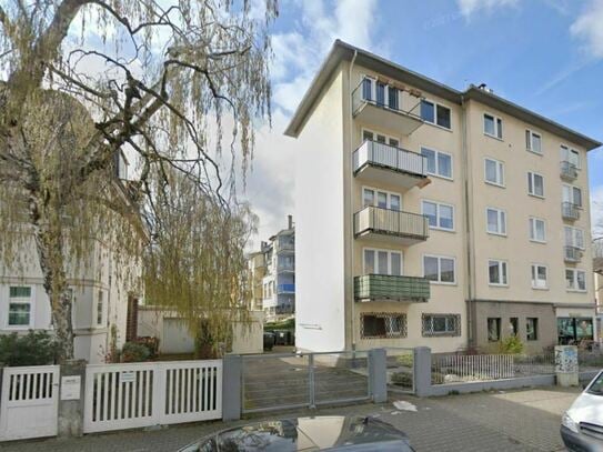 Frankfurt am Main - Frankfurt-Dornbusch: Mehrfamilienhaus mit 2 Gewerbeeinheiten!