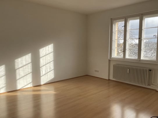 Berlin - Großes, helles Zimmer mit eigenem Bad und Eingang in Charlottenburg