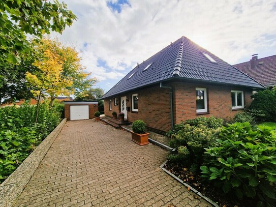 Husum - ** Modernisierter und gepflegter Walmdachbungalow in Premium-Lage von Husum **