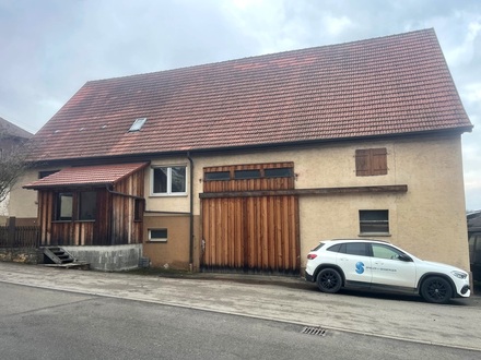 Burgstetten - Freistehendes Einfamilienhaus mit ausbaubarer Scheune und großem Grundstück in Burgstetten