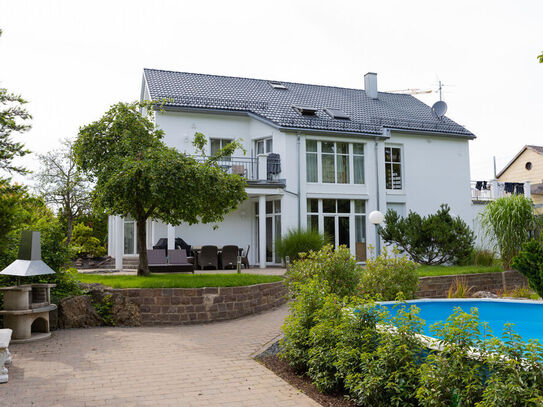 Gersthofen - Exklusive Villa in Gersthofen! Wo Liebe zum Detail auf hochwertige Ausstattung inkl. Pool trifft!