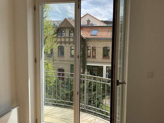 Leipzig - Einzeldenkmal: Dachgeschosswohnung mit 3 Zimmern und Balkon in ruhiger Lage im Waldstraßenviertel