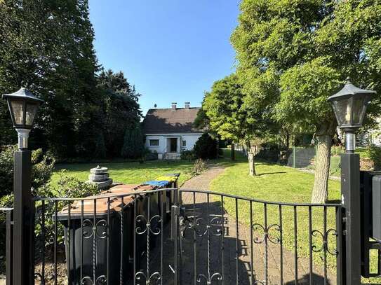 Wuppertal - Freistehendes Einfamilienhaus mit XXL-Garten: Familienoase mit Garage & 2 Stellplätzen in Wuppertal