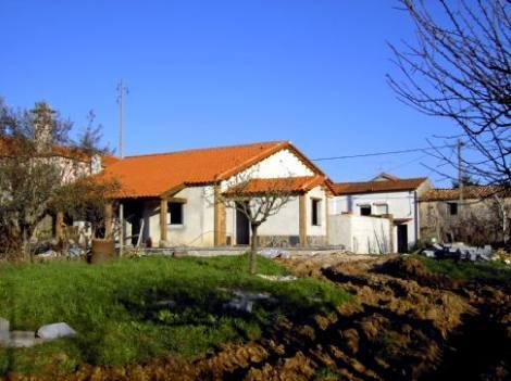 Serta - Dorfhaus mit grosser Wiese (inkl.sep. Baugrundstück)