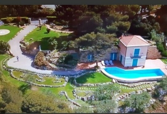 Bordighera - Villa mit Pool und Hubschrauberlandeplatz