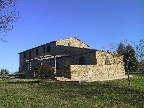 Baccinello - Bauernhaus mit 2 Hektar Land zu renovieren