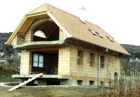 Balatongyörök - rohbaufertiges Haus mit 20 Weinkeller