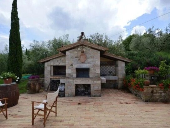 Todi - Schönes aus Stein gebautes Landhaus