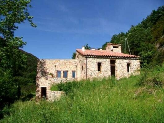 CORSAVY - Very charming Catalan stone Mas, exceptional setting, views over the v