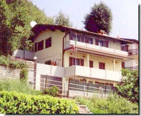 Pellio Intelvi - 2-Familienhaus an ruhiger sonniger Lage in der Provinz Como