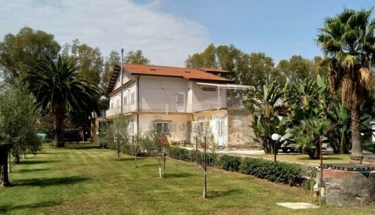 Catania - Mehrfamilienhaus meernah