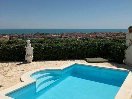 Teramo - Residence mit privatem Pool und Blick auf den Strand