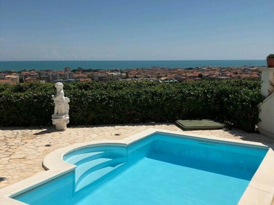 Teramo - Residence mit privatem Pool und Blick auf den Strand