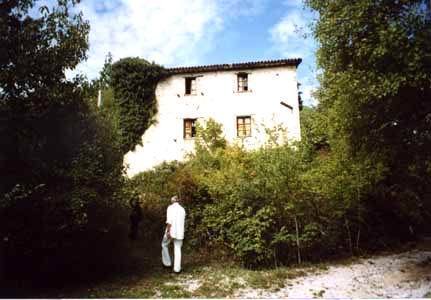 Morro Reatino (RI) - Bauernhaus mit Waldgrundstueck, restaurierungsbeduerftig