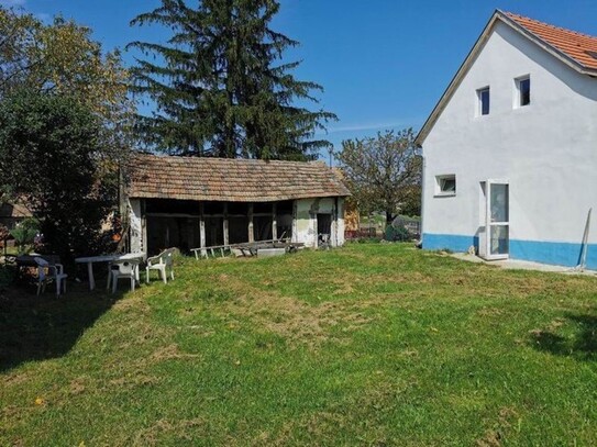 Somogyzsitfa - Haus- Ferienhaus mit Garten und gr. Scheune