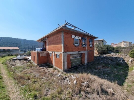 Grebastica - Baugrundstückt mit Teil-Rohbau in Sibenik